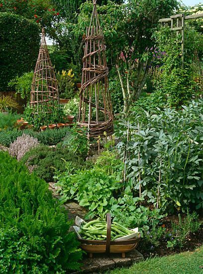 The French Potager Garden. A potager is the French term for an ornamental vegetable or kitchen garden. This design is to provide a garden of abundance in an aesthetically pleasing manner #potagergarden French Cottage Garden, Vegetable Trellis, Funny Vine, Potager Garden, Cottage Garden Design, Cottage Gardens, Garden Types, Veg Garden, Have Inspiration