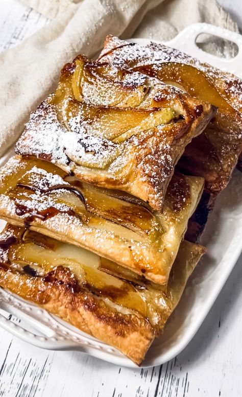 Sweet Puff Pastry with Pear - Meghan It Up Pear Puff Pastry Recipes, Pear Pastry, Fall Pastries, Pear Tart Recipe, Sweet Puff Pastry, Caramelized Pear, Pear Dessert Recipes, Puff Pastry Recipes Dessert, Puff Dessert