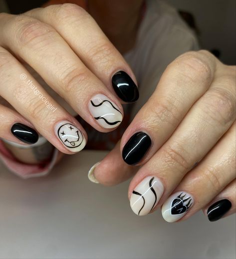 Nirvana Nail Art, Punk Rock Nails, Nail Art Black And White, Nirvana Nails, Disco Nails, Rock Nails, Nail Art Black, Black And White Nail, Black And White Nail Art