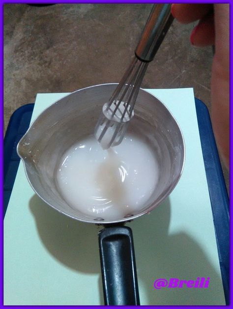 Cornstarch Hair Mask, Cornstarch For Hair, Straight Hair Mask At Home, Cornstarch And Conditioner, Hair Mask For Shiny Soft Hair Diy, Conditioner Cornstarch Dough, Diy Cornstarch, Diy Conditioner, Homemade Hair Mask