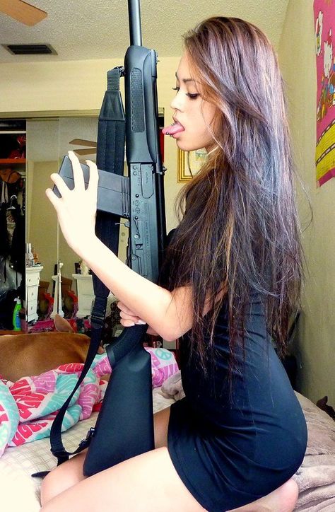 25 Images of the Mexican Drug Cartel Showing Off On Instagram - Wow Gallery Law Enforcement, Long Hair Styles, Beauty, Instagram, Lavish Lifestyle, Military Girl, Badass Women, A Woman, Lifestyle