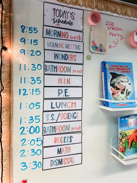 Classroom Attendance Ideas, Maker Space Classroom, 5th Grade Classroom Ideas, School Age Classroom Setup Daycare, 2nd Grade Classroom Themes, 2nd Grade Classroom Ideas, 2nd Grade Classroom Setup, Third Grade Classroom Decor, Daycare Inspiration