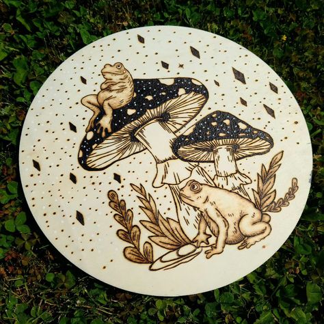 Fwogs #woodburning #pyrography #frogs #mushrooms Snake Wood Burning, Wood Burning Mushrooms, Frogs Mushrooms, Woodburning Ideas, Wood Burn Designs, Pyrography Patterns, Woodburning Projects, Cute Little Drawings, Hallows Eve