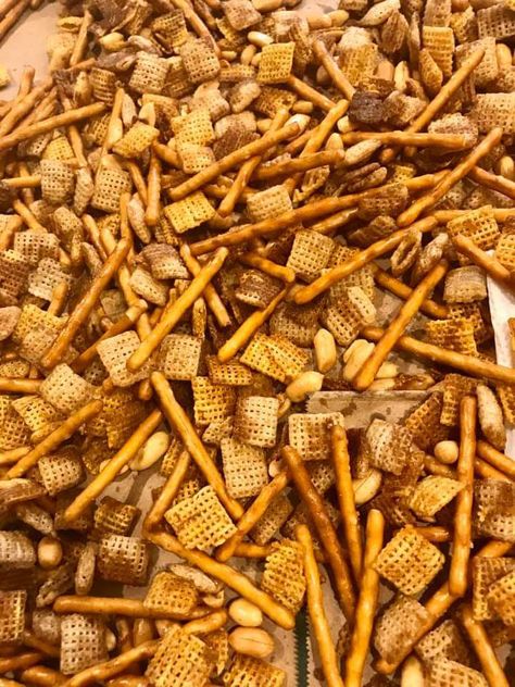 Texas Trash Chex Mix Chex Mix Trash Recipe, Trash Mix Recipe, Christmas Trash Recipe, Texas Trash Recipe, Chex Mix Recipes Christmas, Christmas Desert Recipes, Chex Mix Ingredients, Chex Mix Recipes Original, Chex Recipes