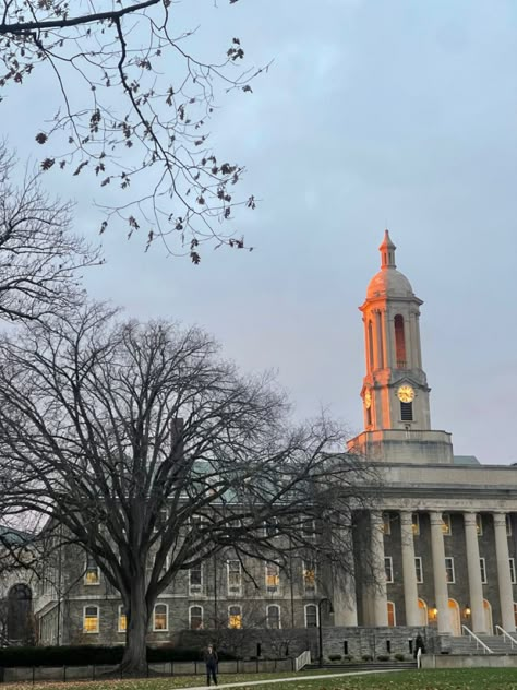 Happy Valley Penn State, Big Beautiful Houses, Penn State College, Academic Aesthetic, College Motivation, College Of Charleston, University Of Richmond, Pennsylvania State University, College Planning