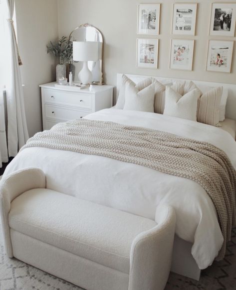 Classy Bedroom, Future Apartment Decor, Redecorate Bedroom, Apartment Decor Inspiration, Room Makeover Bedroom, Dream Room Inspiration, Room Makeover Inspiration, Room Inspiration Bedroom, Room Ideas Bedroom