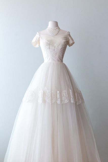 1950s Dress Wedding, Vintage Bride Dress 1940, 1950s Mermaid Wedding Dress, Vintage Wedding Dress 1950s 1940s Veau, Vintage Inspired Wedding Dresses Tulle & Chantilly, 1940 Wedding Dress Dolly Gown, 1940 Wedding Dress 1940s, 1060s Wedding Dress, Vintage 50s Wedding Dress