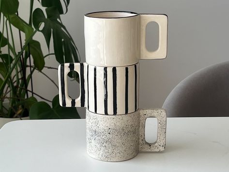 Pottery Studio Aesthetic, Tazas Aesthetic, Nordic Gifts, Mug Ideas, Ceramic Cafe, Ceramics Pottery Mugs, Handmade Mugs, Easy Handmade, Minimalist Interior Style