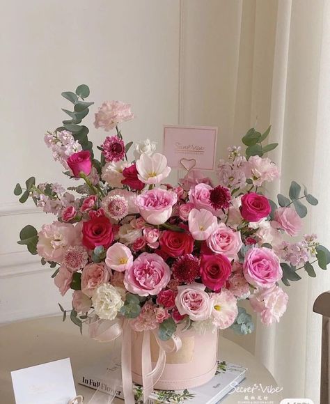 Big Flower Vase Arrangements, Elegant Flowers Arrangements, Engagement Flower Arrangements, Flower Bouquet Box Gifts, Box Arrangement Flower, Mother Day Flower Arrangements, Easy Mother’s Day Flower Arrangement, Flowerbox Diy, Carnation Flower Arrangements