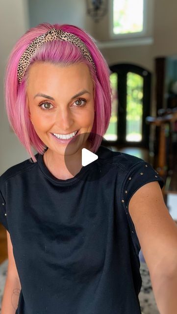 Karen Lester on Instagram: "4 pack of headbands for less than $10 👏🏼👏🏼 Comment 4HB and info will be sent to your messages! This little ponytail trick helps keep the hair lifted all day! 🩷 #bobhairstyles #hairtips #headbandhairstyle #simplehairstyles #hairstyletutorial #hairtutorial #hairreels" Short Bob Headband Hairstyles, Short Hair Updo With Headband, Short Hair Low Pigtails, Updos For Bob Length Hair Easy, Headband With Bob Haircut, Shoulder Length Hair With Headband, How To Style Hair With A Headband, Ponytail Headband Hairstyles, How To Put Short Hair Up In A Ponytail