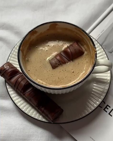 Coffee Recipes, Essen, Chocolate Aesthetic, Coffee Chocolate, Chocolate Coffee, Cafe Food, Food Cravings, Coffee Break, Cute Food