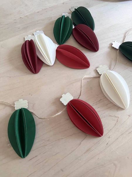 3D Paper Christmas Lights Garland – Cardstock Warehouse Hanging Paper Christmas Decorations, Diy Christmas Paper Garland, Christmas Decor With Paper, Paper Christmas Lights Garland, Christmas Garland Craft, Paper Garland Ideas, Paper Christmas Lights, Diy Paper Christmas Decorations, Paper Christmas Garland