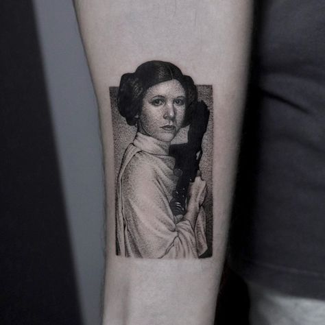 Call all Star Wars fans! These 13 Star Wars tattoo designs are inspired by over 40 years of adventures in the galaxy far, far, away. Leia Tattoo, Princess Leia Tattoo, Fandom Tattoos, Korean Tattoo Artist, Korean Tattoos, Sketch Tattoo Design, Realistic Tattoo, Star Wars Tattoo, The Force Is Strong