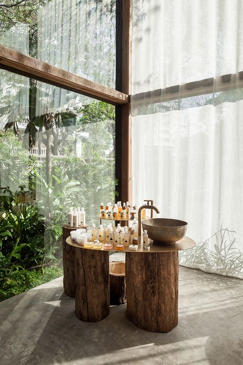 NITAPROW uses reclaimed wood to construct versatile venue in thailand for bodycare brand Spa Design Interior, Deco Spa, Dreams Spa, Spa Room Decor, Spa Interior Design, Organic Spa, Spa Interior, Spa Decor, Salon Interior Design