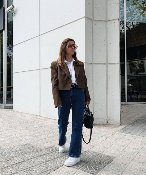 5 Chic Ways to Wear the Best Cropped Blazers | Who What Wear Crop Jacket Outfit, Short Blazer Outfits, Blazer Outfits Street Style, Crop Blazer Outfit, Cropped Blazer Outfit, Cropped Jacket Outfit, Cropped Outfits, Crop Outerwear, Blazer Outfits Casual