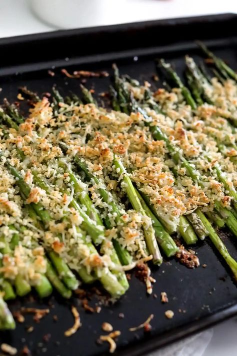 Roasted Asparagus Parmesan, Garlic Parmesan Asparagus, Parmesan Crusted Asparagus, Cooked Asparagus, Asparagus Garlic, Asparagus Recipes Roasted, Oven Roasted Asparagus, Best Thanksgiving Side Dishes, Parmesan Asparagus