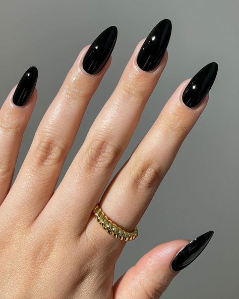 Black Almond Nails, Nails Shape, Nail Decor, Nail Shimmer, Black Nail, Classy Nails, Funky Nails, Chic Nails, Beauty Favorites