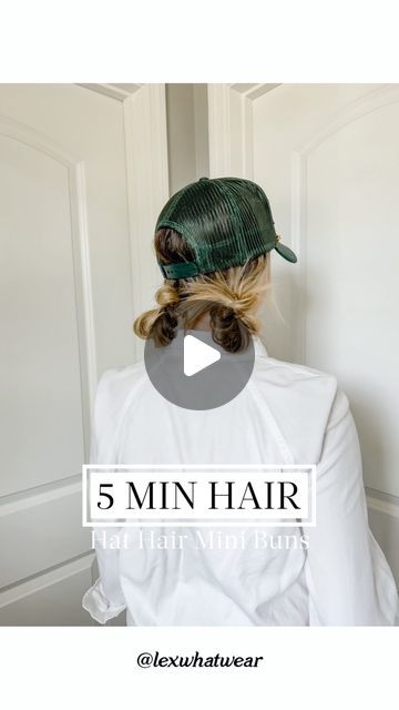 Alex McLean Sharp on Instagram: "5 MIN HAIR: Trucker Hat Mini Buns ✨ One of my FAVORITE, fun & funky hairstyles to try with any kind of hat! This hair hack is fun for summer or fall, for all the sport’s moms on the baseball or football field, the concert goer, and the pool party host. All you’ll need = 2 elastics and a hat of your choice! Transition this style to colder weather with your favorite beanie! #hathair #hathairstyle #easyhairstyles #baseballmom #footballmom #sportsmom #easyhairstylesbusymoms #easyhairstylesforgirls #hairtutorial #cutehairstyles #quickhairstyles #hairhacks #minibuns #truckerhats" Low Buns With Hat, Bob With Hat, Low Bun With Hat, Easy Hat Hairstyles, Baseball Hat Hairstyles Medium, Trucker Hat Hairstyles, Hairstyles With Hats Ball Caps, Hat Hairstyles Short Hair, Cute Hairstyles With Hats