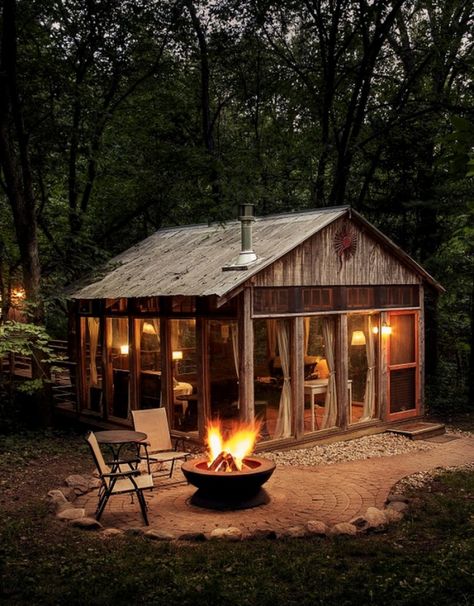 Candlewood Cabins - amazing cabins in Wisconsin Diy Machine, Small Log Cabin, Casa Country, Tiny Cabins, Carving Wood, Cottage Cabin, Wood Router, Cabin Living, Little Cabin