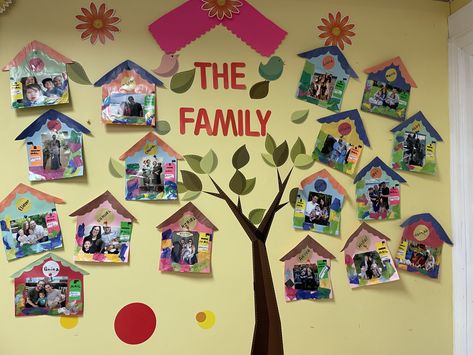 Family Tree Toddler Classroom, Family Wall Preschool Display, Family Wall Classroom, Families Preschool Theme, Preschool Family Wall, Family Tree Ideas For School, Classroom Family Tree, Family Tree Ideas, Preschool Displays