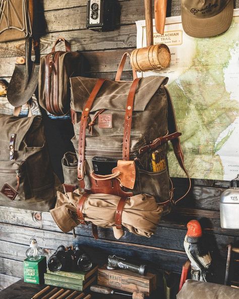 Object References, Workwear Men, Bushcraft Backpack, Expedition Gear, Indiana Jones Adventure, Backpack Camping, Retro Backpack, Bushcraft Gear, Adventure Backpack