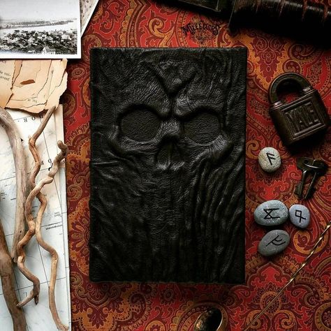 black skull grimoire by MilleCuirs Fantasy Sketchbook, Asylum Book, Handmade Skulls, Handmade Leather Journal, Black Skull, Black Skulls, Diy Book, Skull Design, Skull And Bones