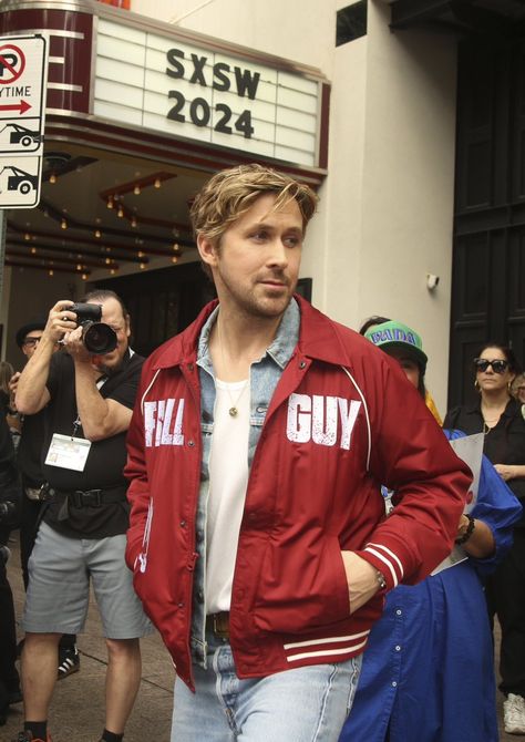 ryan gosling the fall guy premiere Ryan Gosling Style, Fall Guy, Райан Гослинг, The Fall Guy, Ryan Reynolds, Ryan Gosling, Hot Actors, Hey Girl, Fav Celebs