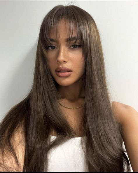 Brown Hair Morena Skin, Chocolate Brown Hair With Light Brown, Bambi Brown Hair Color, Light Brown Hair Black Eyebrows, Tan Skin Hair Color Ideas Brunettes, Ash Brown On Tan Skin, Expresso Color Hair, Hair Inspo Tan Skin, Dark Hair With Tan Skin