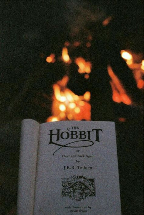 John Howe, The Shire, Jrr Tolkien, Middle Earth, Book Photography, Lord Of The Rings, Tolkien, Book Aesthetic, Love Book