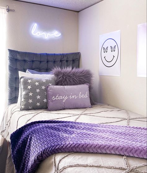 Lavender Gray Room Ideas, Dorm Room Inspiration Purple, Aqua Dorm Room Ideas, White And Purple Bedroom Aesthetic, Lavender Dorm Room Ideas College, Grey And Purple Dorm Room, Lavender And Grey Dorm Room, Black And Purple Dorm Room Ideas, Dorm Room Decor Purple