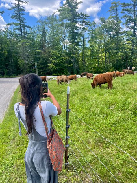 Outfit to wear and pose for a farm day 🐮 Farm Day Outfit, Farm Day, Posing Ideas, Day Outfit, Outfit Of The Day, How To Wear