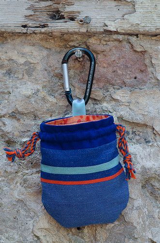 Hanging Diy Training Treat Pouch, Dog Treat Bags Diy Sewing Tutorials, Dog Treat Pouch Sewing Pattern, Treat Bag For Dogs Diy, Diy Dog Treat Pouch Sewing Tutorials, Diy Dog Treat Bag Pattern, Dog Treat Bag Sewing Pattern, Diy Treat Pouch Dog, Sew Dog Treat Pouch