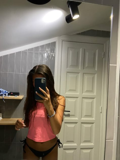 Brown Haired Teen Girl, Brown Hair Mirror Pic, Brown Hair Teen Girl, Pretty Teenagers Brown Hair, Burner Account, Insta Girly, Tan Brunette, Pretty Brown Hair, Hair Mirror