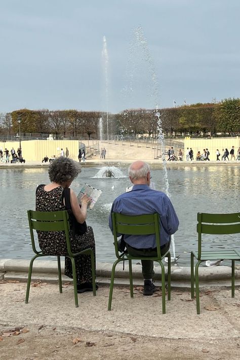 People Watching Drawing, Landscapes With People, People At The Park, People Walking Together, People Watching Aesthetic, People Watching Photography, Everyday People Photography, People In Public Photography, People In Public