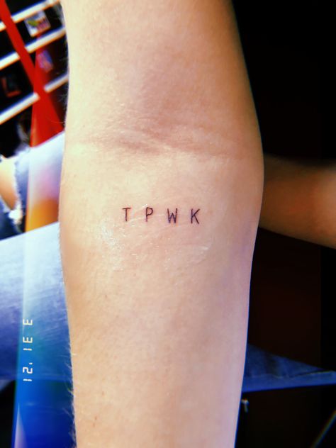 Tattoos For Women Harry Styles, Cute Harry Styles Tattoo Ideas, Tpwk Tattoo Ideas Harry Styles Handwriting, Simple Tattoos Harry Styles, Harry Styles Tattoos Tpwk, Harry Styles Simple Tattoo, Small One Direction Tattoos, Harry Styles Tattoos Small, Tpwk Tattoo Ideas Harry Styles