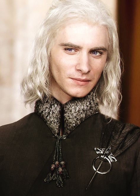 #viserys #targaryen Abraxas Malfoy, Targaryen Hair, Dessin Game Of Thrones, Harry Lloyd, Viserys Targaryen, Lucius Malfoy, Cersei Lannister, Gra O Tron, Iron Throne