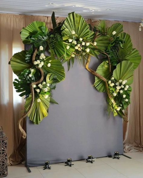 Birthday party decor inspo, cute birthday party decor ideas, party decor ideas, birthday party decor Cute Birthday Party, Tropical Flower Arrangements, Party Decor Ideas, Diy Arrangements, Metal Art Diy, Cute Birthday, Backdrop Design, Birthday Party Decor, Stage Decorations