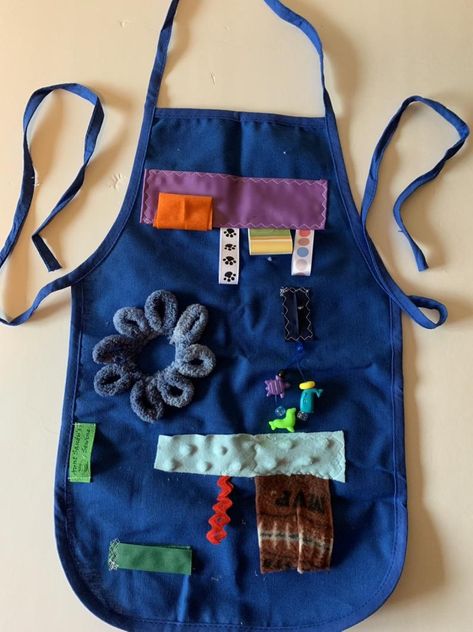 Fidget Apron, Fidget Ideas, Diy Sensory Toys, Diy Sensory, Quiet Toys, Sensory Activities, Work Ideas, Sensory Toys, Quiet Book