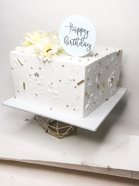 Square Cakes With Flowers, Square Bday Cake, Square Cake Designs Birthday Women, Square Cake Ideas, Square Cake Design Birthdays, Square Birthday Cake Ideas, Square Cake Decorating Ideas, Square Buttercream Cake, 30th Wedding Anniversary Cake