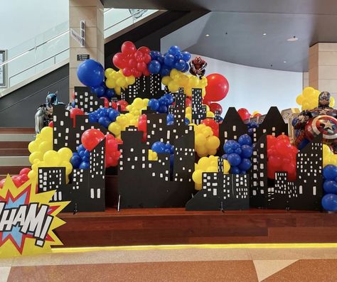 Super Hero Back Drop, Marvel Themed Birthday Party, Superhero Backdrop, Avengers Birthday Party Decorations, Festa Power Rangers, Superhero City, Wonder Woman Birthday Party, Superhero Party Decorations, Homecoming Floats