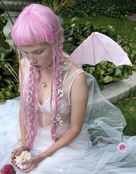 Pink Hair Fairy Costume, Costume Ideas Pink Hair, Pink Fairy Hair, People With Pink Hair, Pink Hair Costume Ideas, Pink Hair Photoshoot, Pink Hair Fairy, Bubble Gum Hair, Bubble Gum Pink Hair