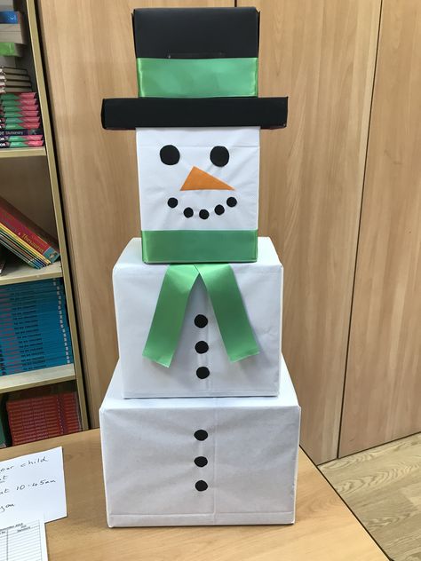 Snowman Out Of Boxes, Christmas Concert Decor, Snowman Boxes Christmas, Box Snowman, Christmas Wrapping Diy, Classroom Christmas Decorations, Christmas Eve Traditions, Christmas Crafts For Kids To Make, Pallet Christmas