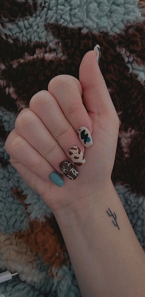 Cattle Brand Nails, Bright Western Nails, 4h Nails, Western Halloween Nails, Western Nails Short, Turquoise Nails Western, Nfr Nails, Cowgirl Nails Westerns, Short Western Nails