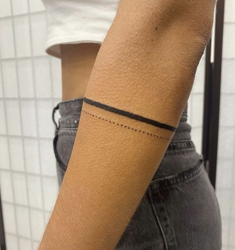 Line Wrap Tattoo, Line Wrap Around Arm Tattoo, Ring Around The Arm Tattoo, Simple Armband Tattoo For Women, Wrapped Arm Tattoos For Women, Forearm Band Tattoos For Women, Bands Tattoo For Women, Line Around Forearm Tattoo, Dainty Band Tattoo