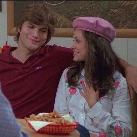 Jackie And Kelso, Jackie Burkhart Outfits, Jackie That 70s Show, Mila Kunis And Ashton Kutcher, Michael Kelso, Eric Forman, 70 Show, 70s Show, Ashton Kutcher