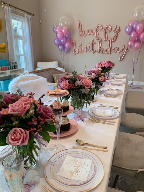 Simple But Cute Birthday Decorations, Small House Party Decorations, Classy Birthday Decorations At Home, Small Party Decor, Aesthetic Birthday Set Up, Living Room Birthday Party Setup, 27 Birthday Ideas For Her Decoration, Fancy Birthday Ideas, Birthday Set Up Ideas At Home