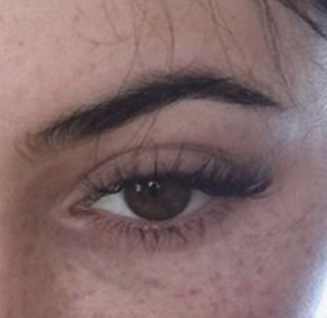 Perfect Eyelashes Aesthetic, Eyelashes Aesthetic Natural, Eyelash Inspo Natural, Natural Lashes Aesthetic, Lashes 1:1, Aesthetic Eyelashes, Lash Extensions Natural, Natural Lash Extensions, Eye Lashes Natural