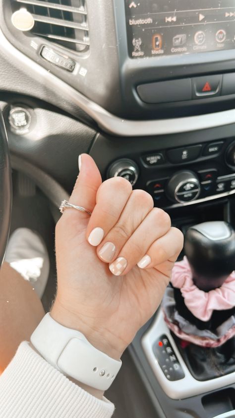 neutral colors + some checkerboard 🍂🧡💅 Teacher Nails, Checkered Nails, Fall Nail Ideas, Back To School Nails, Fingernail Designs, Summery Nails, School Nails, Cute Gel Nails, Acrylic Nails Coffin Short