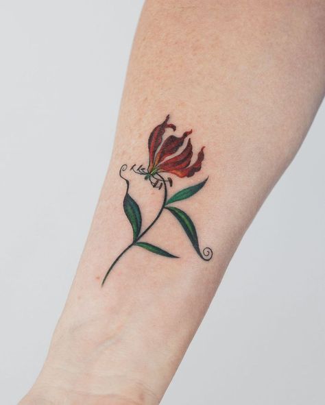 N E W W O N D E R ®️ on Instagram: “It’s Friday night, dance like fire. 🔥 I have tattooed countless lilies in the past and this one is a little different. Thank you Carey for…” Flame Flower Tattoo, Flame Lily Tattoo, Fire Lily Tattoo, Fire Flower Tattoo, Flame Lilly, Flame Lily, Lillies Tattoo, Fire Lily, Lily Flower Tattoos