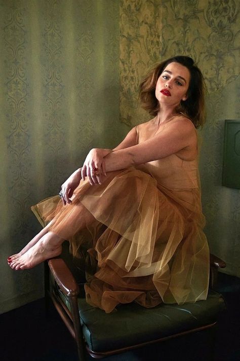 Emilia Clarke Photoshoot, Emilia Clarke Pics, Emily Clarke, Popular Actresses, Vogue Australia, Mother Of Dragons, Emilia Clarke, British Actresses, Actress Pics